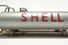 104 petites citernes SHELL