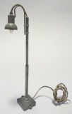 126-lampadaire-socle-carre-01