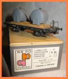 C 11 Carro con contenitori sostanze chimiche